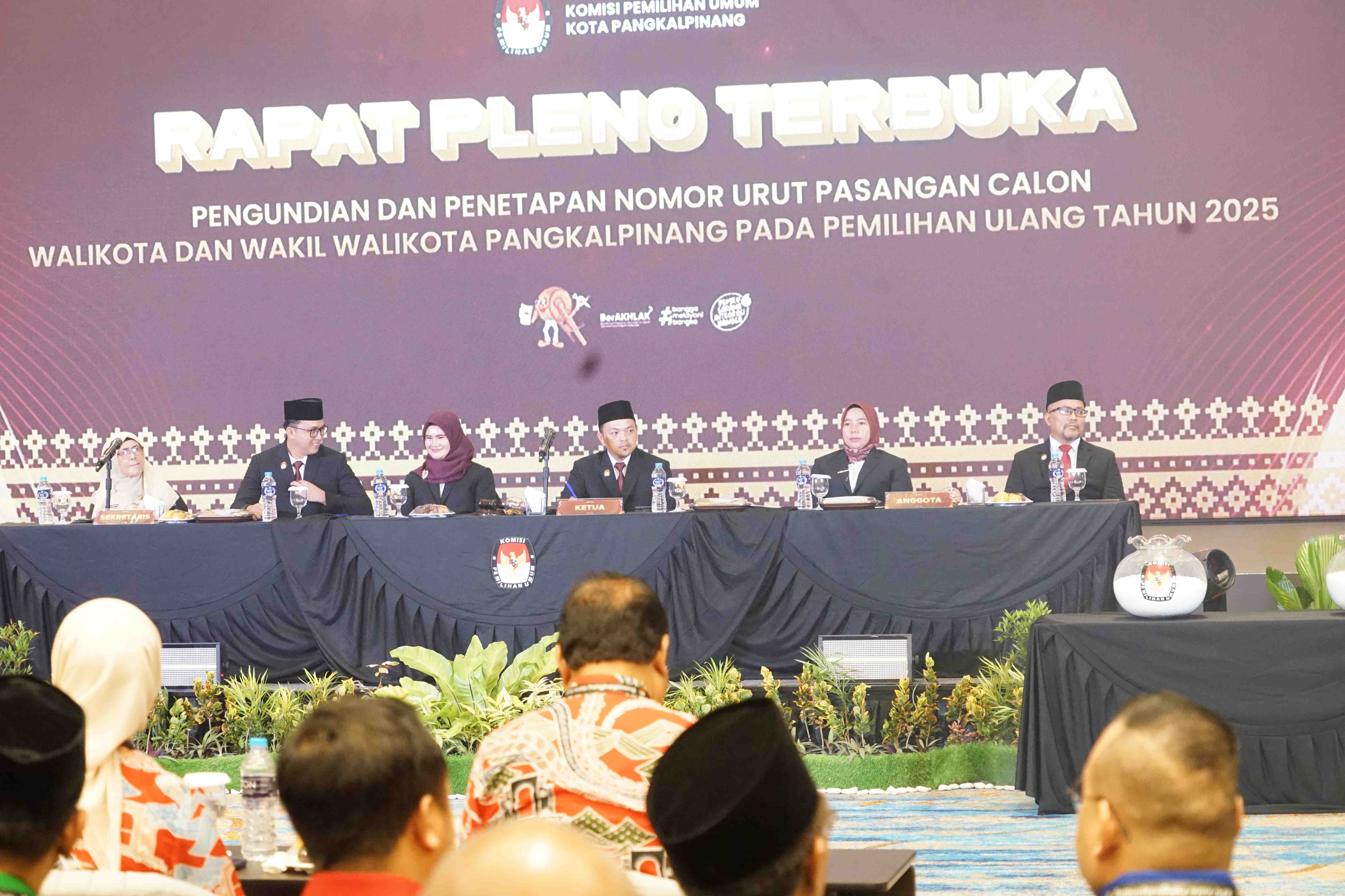 Rapat Pleno Terbuka Pengundian dan Penetapan Nomor Urut Paslon Pemilihan Ulang Tahun 2025
